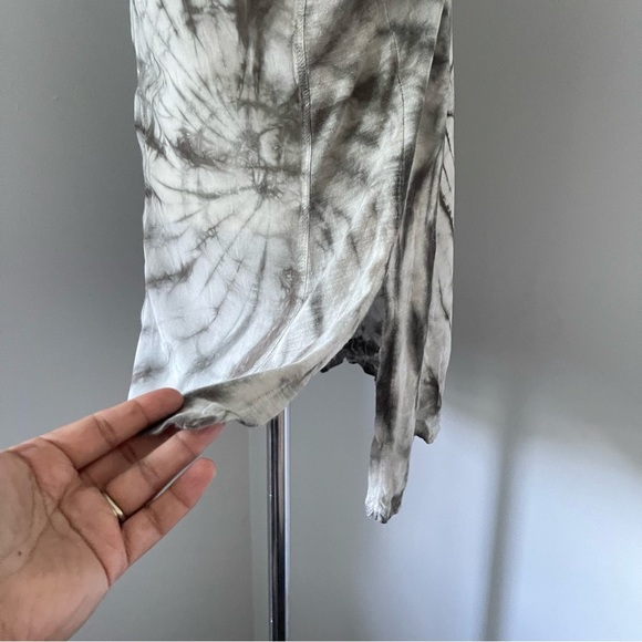 XCVI Y2K Tye Dye Gray tunic top preowned - Picture 3 of 6